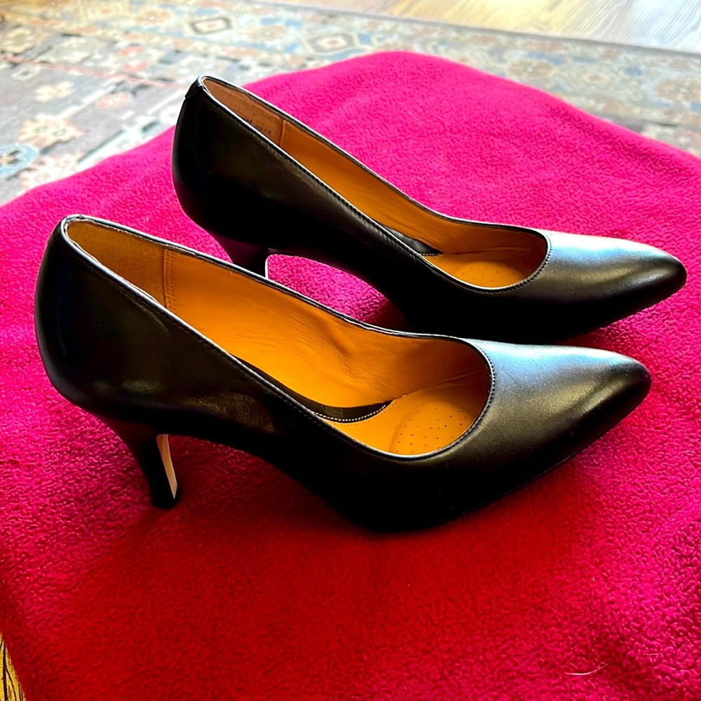 Clarks Dalhart Chest dress shoes. Size 6M.